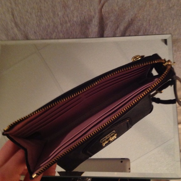 Authentic COACH Black Leather Wristlet - Picture 4 of 4