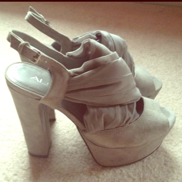 Aldo Grey Suede Platforms/Sandals Sz.6!!!