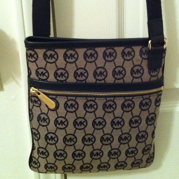 Michael Kors signature jacquard Crossbody!!!