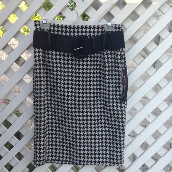 💥SOLD IN BUNDLE💥Houndstooth pencil skirt w/ belt