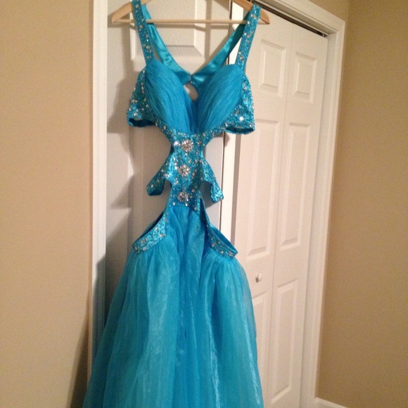 Bright blue prom dress!