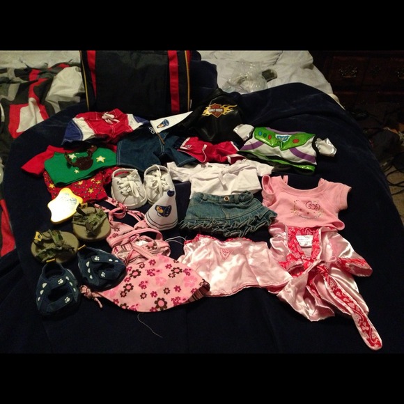 SOLD !! 8/26 Huge Build a Bear bundle!!