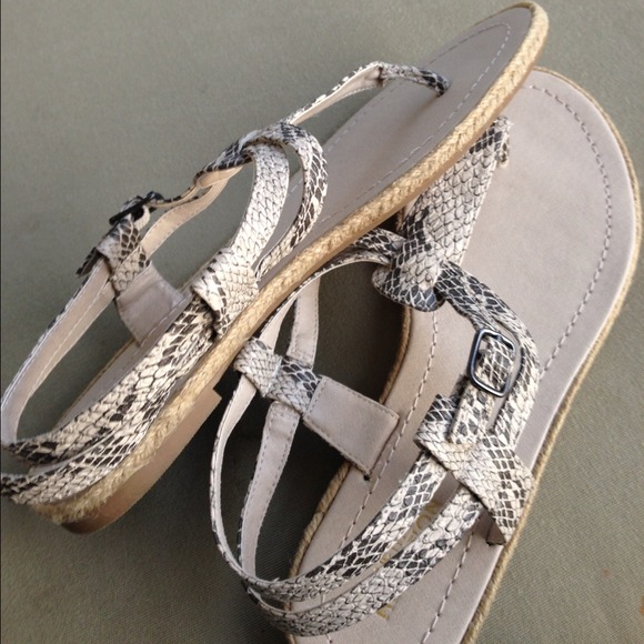 Kenneth Cole Reaction Flat Sandals