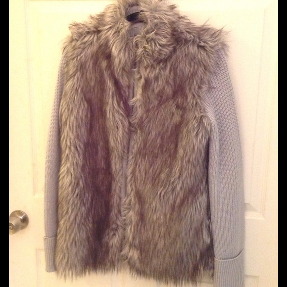 NWOT EXPRESS Faux FUR Vest GREY Zip Up - Picture 2 of 3