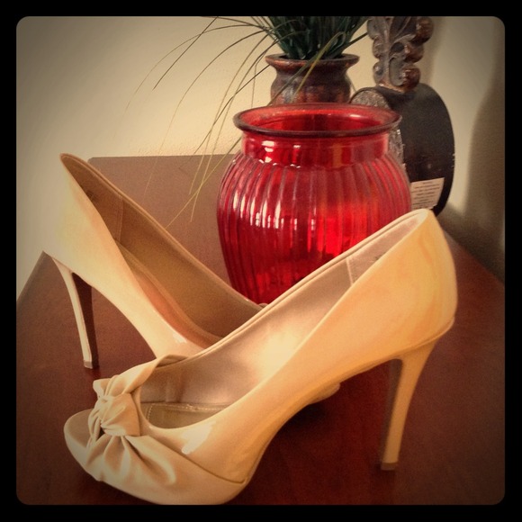 Nude heels new