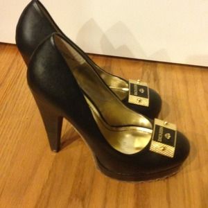 Black pump with gold buckle Size 7.5