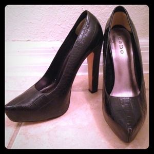 Black "alligator skin" bebe pumps