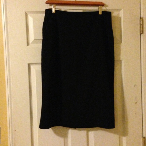 😆✨reserved✨High waisted black pencil skirt