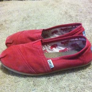 Red worn Toms