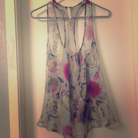 💢SOLD💢bundledRacer back floral top/tie dyed tank
