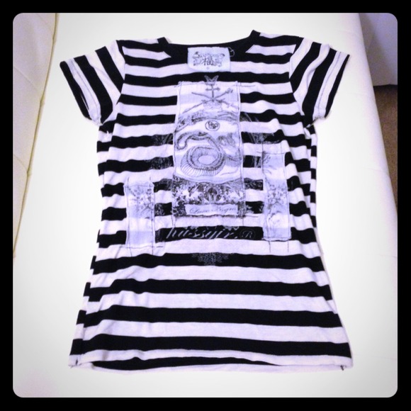 Tops - Hot trend: black and white striped tee