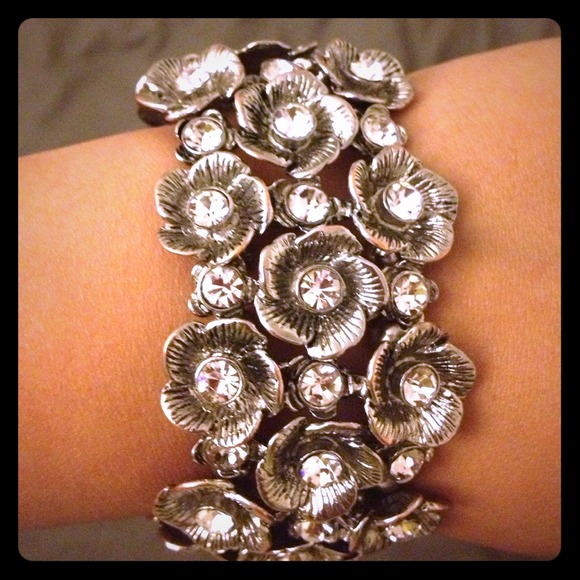 Flower diamond bangle