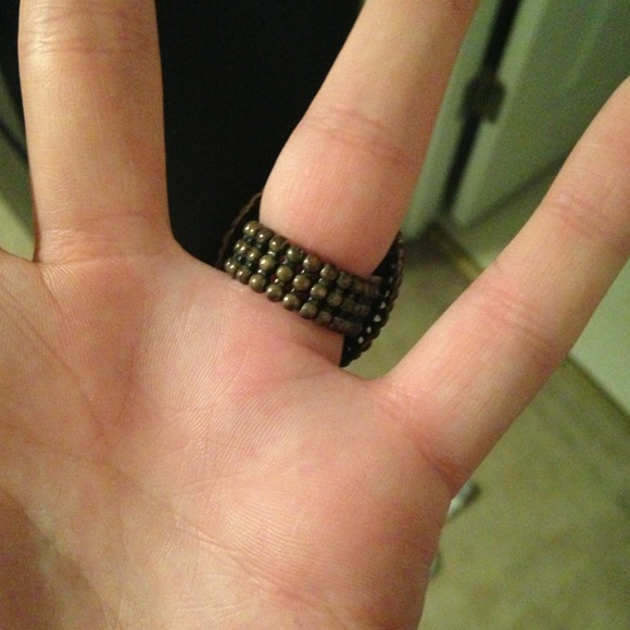 Stretchy gold ring with brown gems - Picture 2 of 2