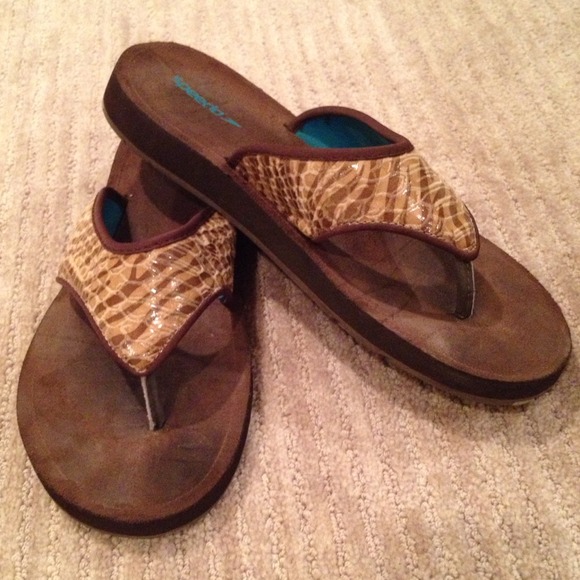 SOLD!! Speedo leopard print flip flops