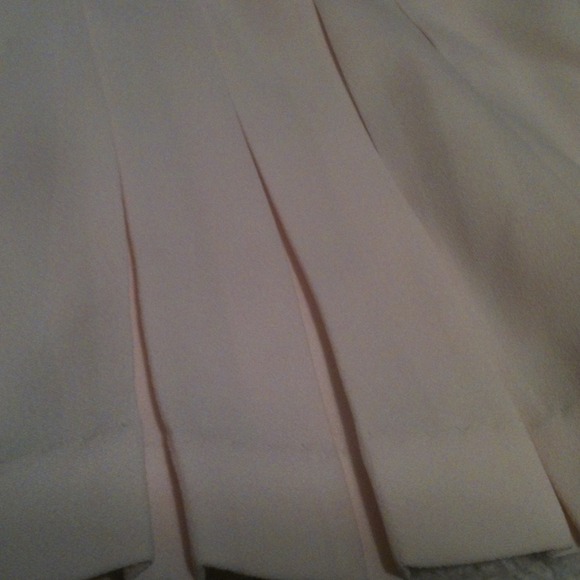 Ivory Pleated Mini - Picture 2 of 2