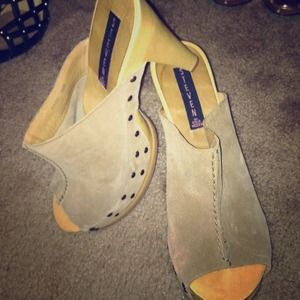 SOLD*****Steve Madden Clogs
