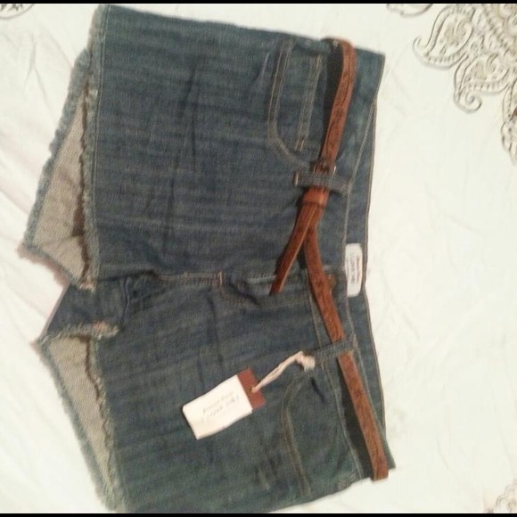 **SOLD** NWT forever 21 cut off shorts size 29