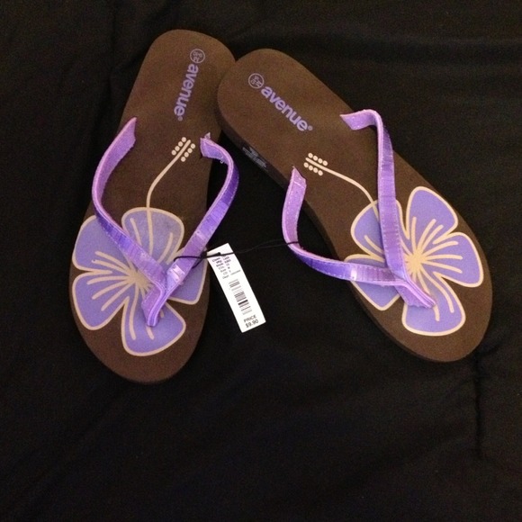 🚫SOLD🚫Brand New! Sparkly Lavender Thong Sandals