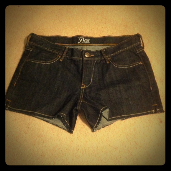 SOLD 🎀 Jean Shorts NWOT