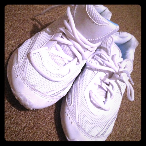 All white sneakers SIZE 7.5