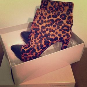 🎉SOLD🎉- Leopard Jessica Simpson booty heels