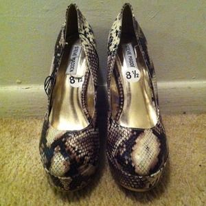 ✨*HOT* ✨ New Steve Madden Platform Pumps