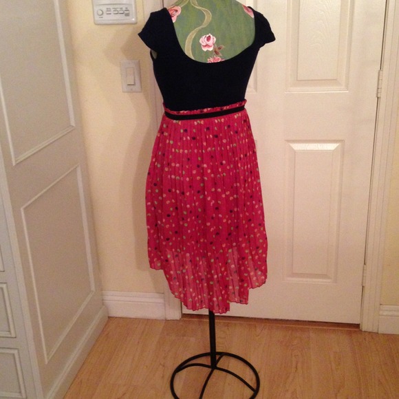 Really cute dress! - Picture 3 of 4