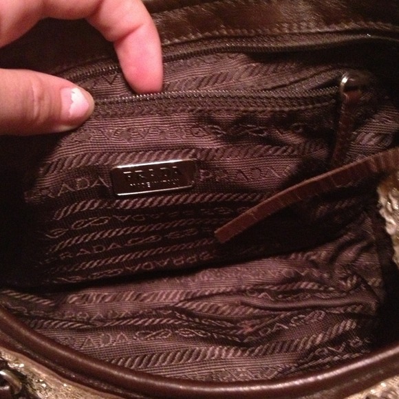 Small Prada purse - Picture 3 of 4