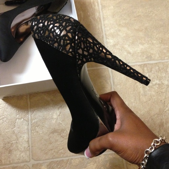 Unlisted by Kenneth Cole Black Platform Pumps 9 - Picture 2 of 3