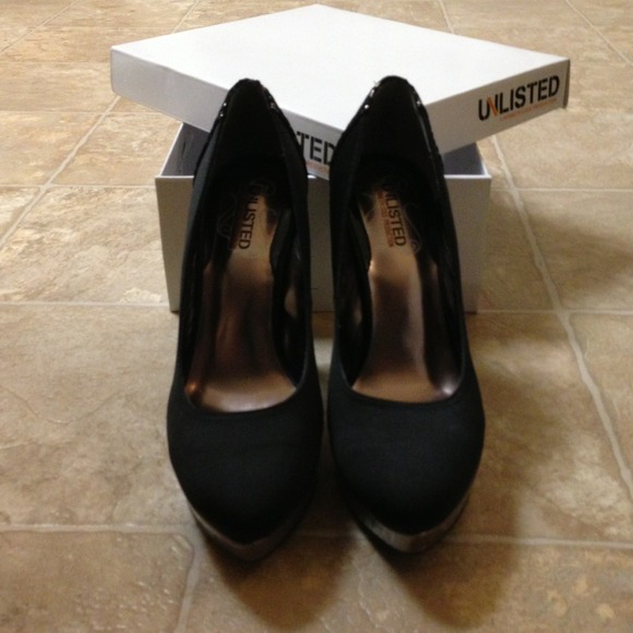 Unlisted by Kenneth Cole Black Platform Pumps 9 - Picture 3 of 3