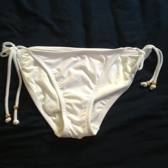 TRADED: White bikini bottoms. - Picture 1 of 4