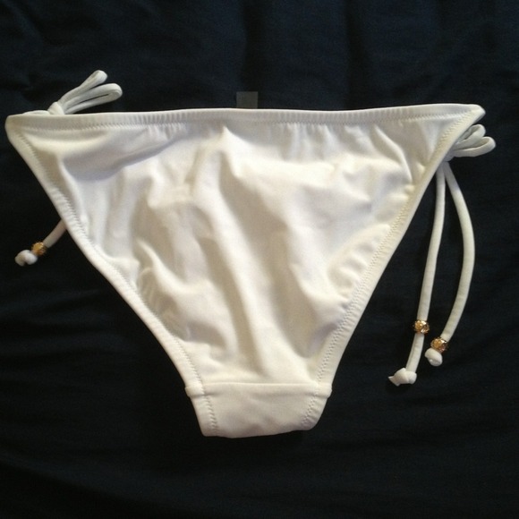 TRADED: White bikini bottoms. - Picture 2 of 4
