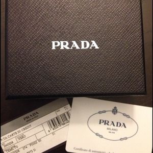 💯Authentic Prada small wallet