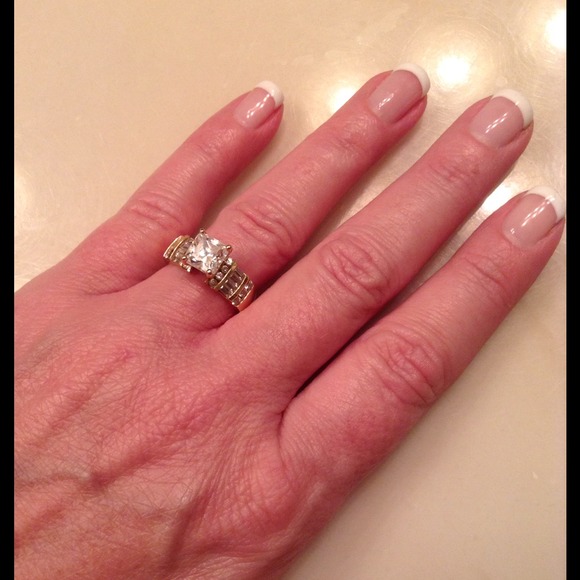 **HOLD** Beautiful princess cut diamonique ring