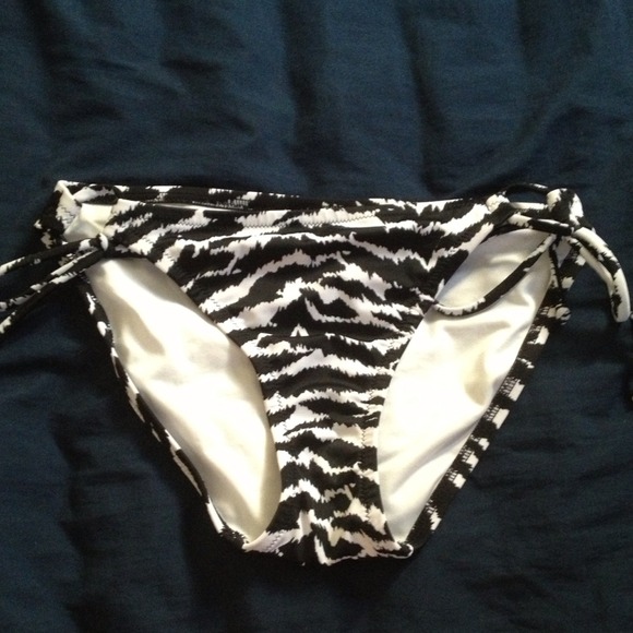 TRADED: Zebra print bikini bottoms. - Picture 1 of 2