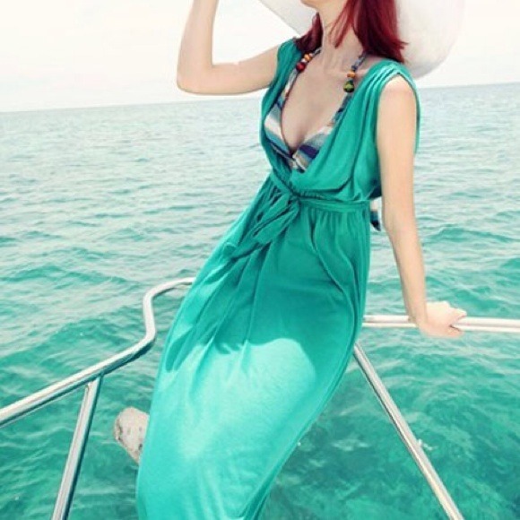 🌟Reduced🌟V neck green long skirt beach dress