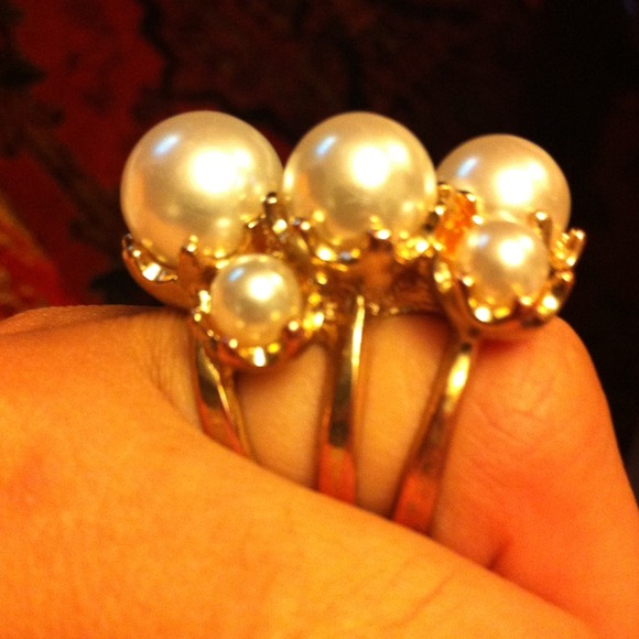 Beautiful ring - Picture 3 of 3