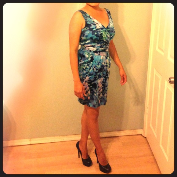 Cynthia Steffe 100% Silk Right Side Drape Dress