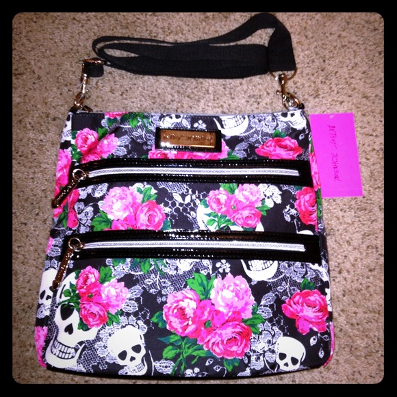 🌟REDUCED🌟Adorable Betsey Johnson crossbody!