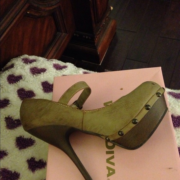 Pumps - Picture 2 of 2