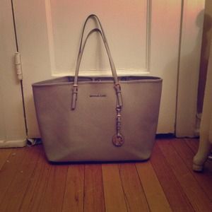 SOLD!! 100% authentic Michael Kors medium tote