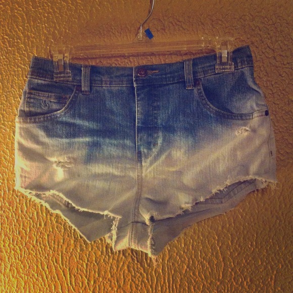 🚫SOLD IN BUNDLE🚫Vintage ombré jean shorts