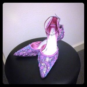 Super cute and lots of sparkle! Never worn!