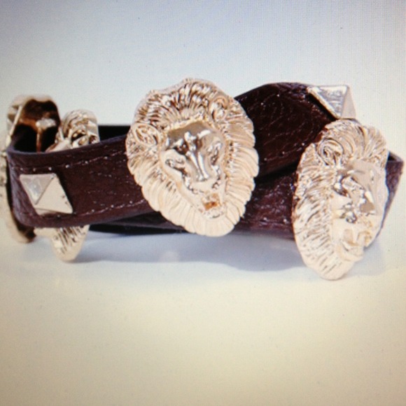 ♦Faux leather lion wrap around bracelet♦