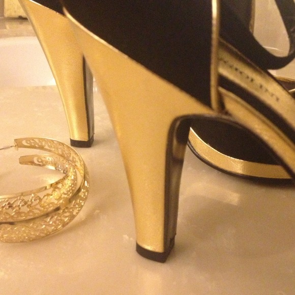 Woman's Shoes - Picture 2 of 3