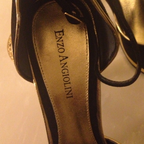 Woman's Shoes - Picture 3 of 3
