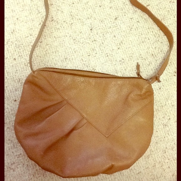 🚫Traded🚫Tan over the shoulder bag 💖(reduced)👇