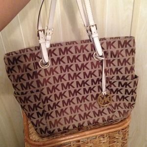 Michael kors bag TRADED for annaistre.