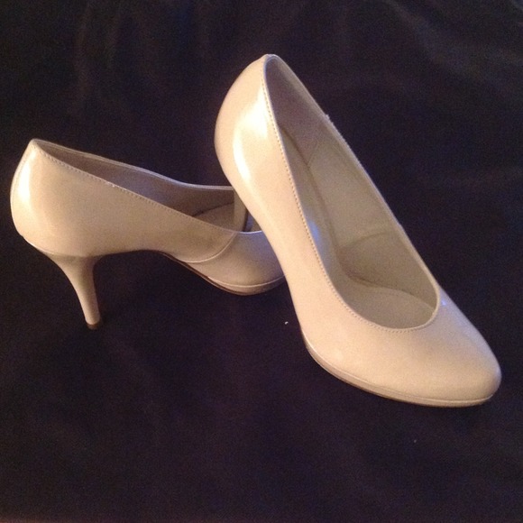 Nude size 9 pumps!