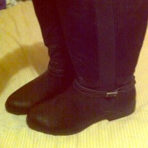 Black boots RESERVED!